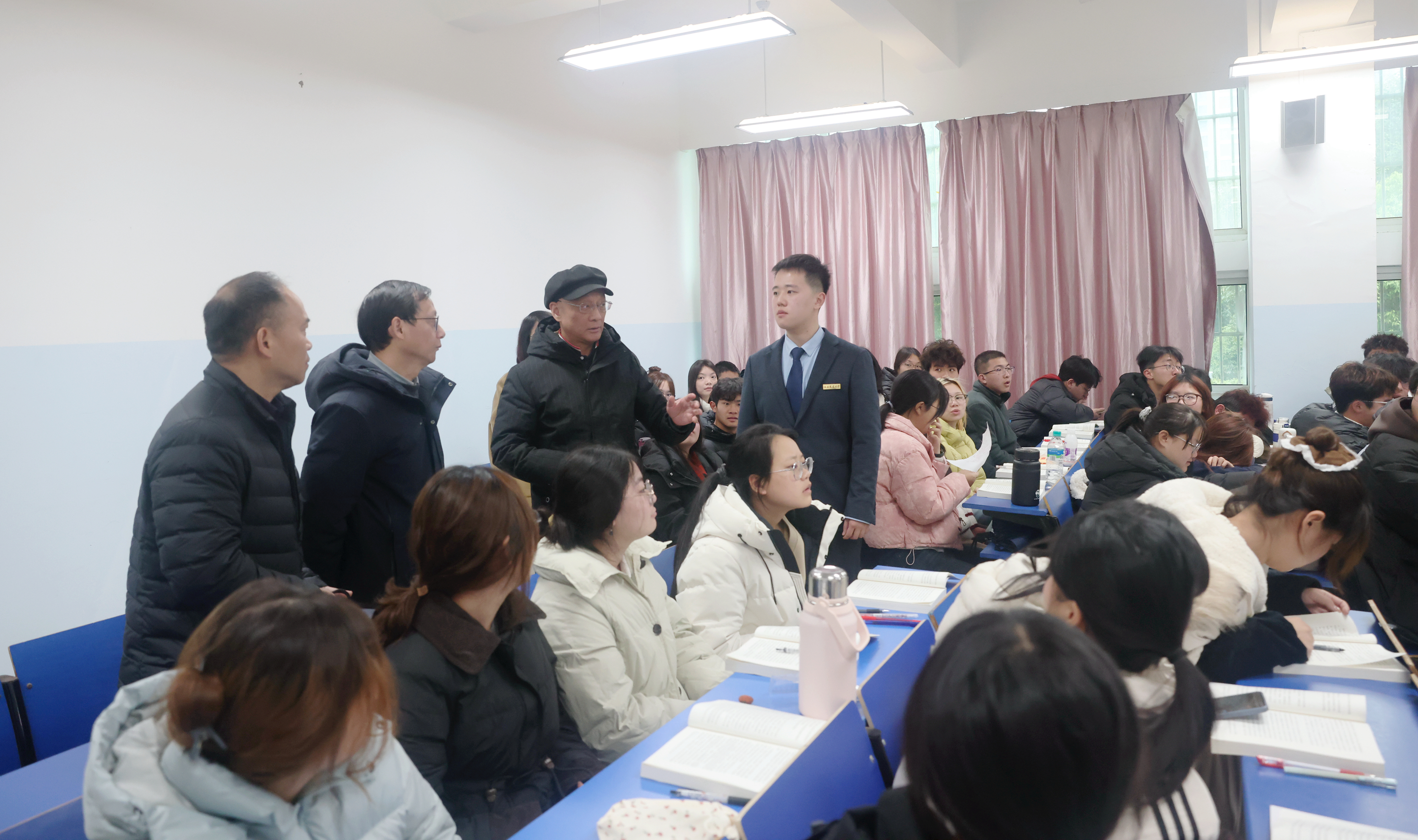 黃書記聽課照片.jpg